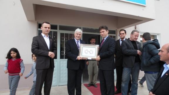 Gürcistan Büyükelçisi İrakli KOPLATADZE ve Gürcistan Genç Elçisi Teona VARŞALOMIDZE Süleyman Gülsüm Odabaş Ortaokulunu ziyaret etti.