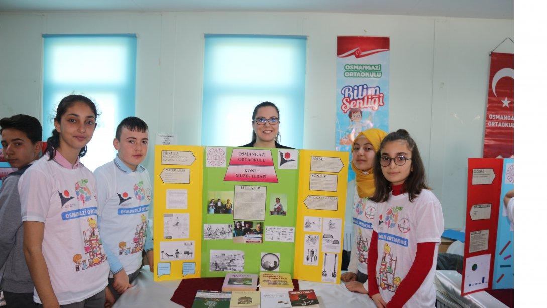 Osmangazi Ortaokulu ve Mehmet Ayşe Akgül Ortaokulu´nda 4006 Tubitak Bilim Fuarı Sergisi Yapıldı